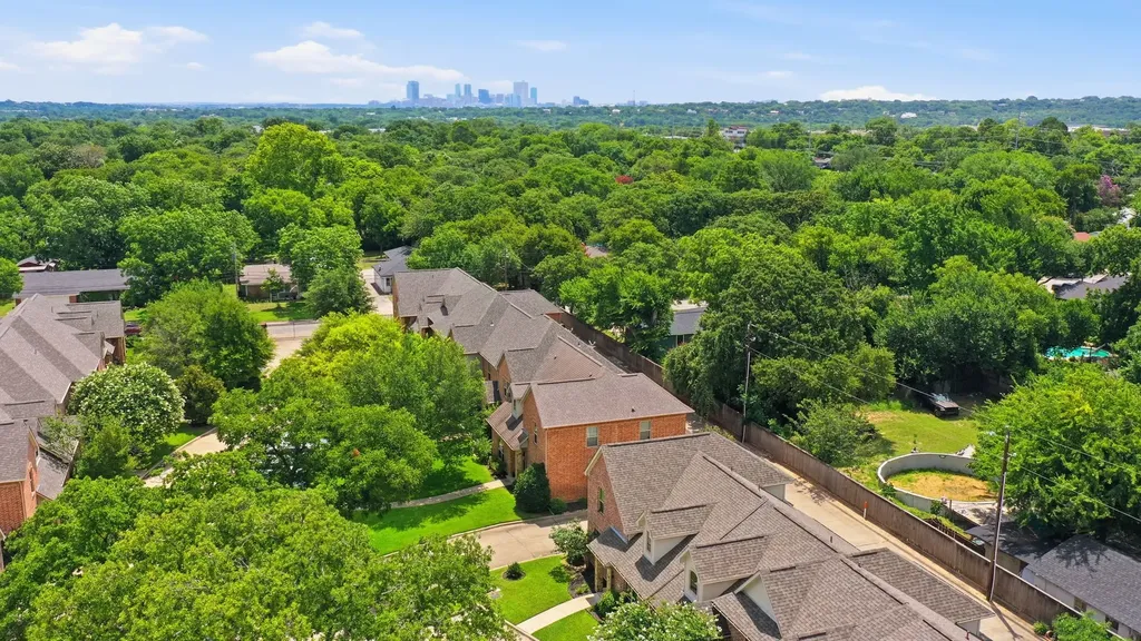5221 Park Drive River Oaks TX 76114