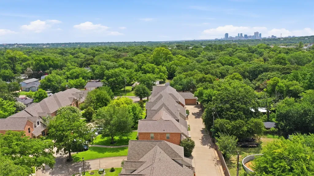 5221 Park Drive River Oaks TX 76114