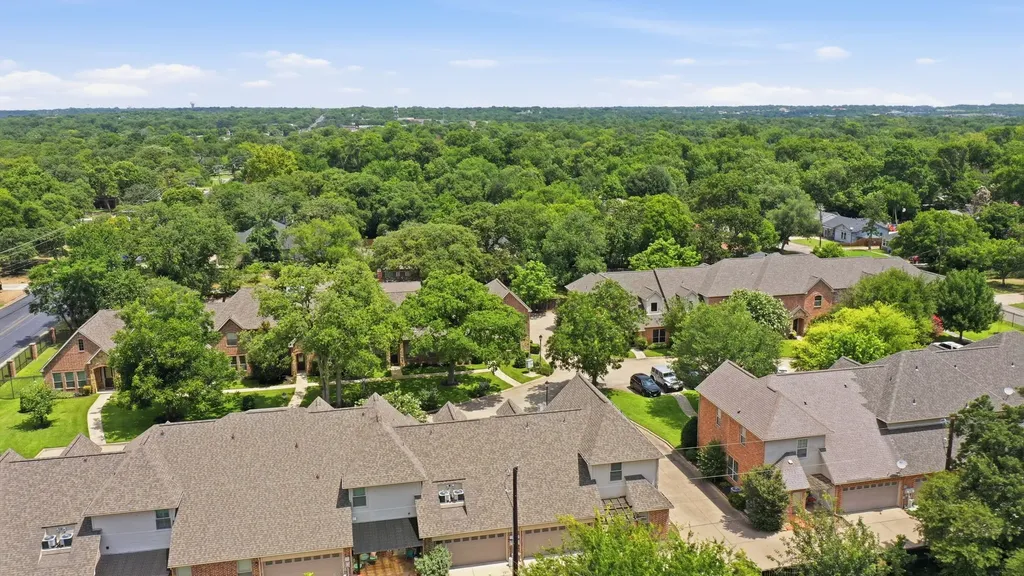 5221 Park Drive River Oaks TX 76114