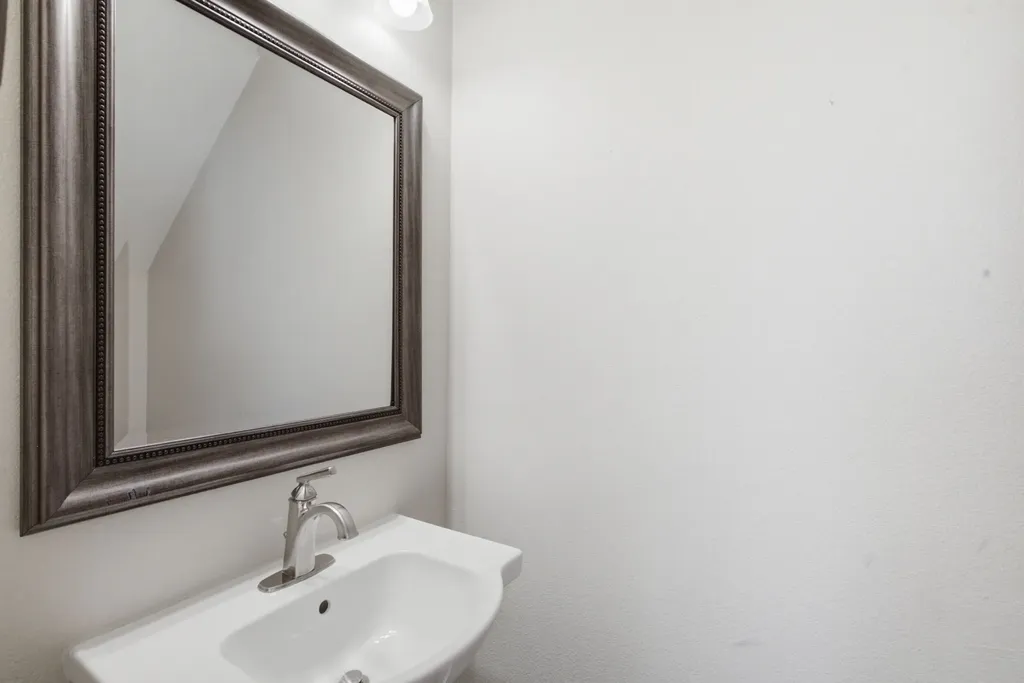 5221 Park Drive River Oaks TX 76114