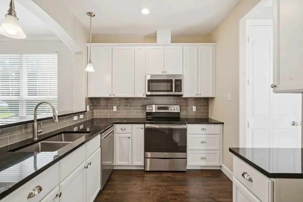 5221 Park Drive River Oaks TX 76114