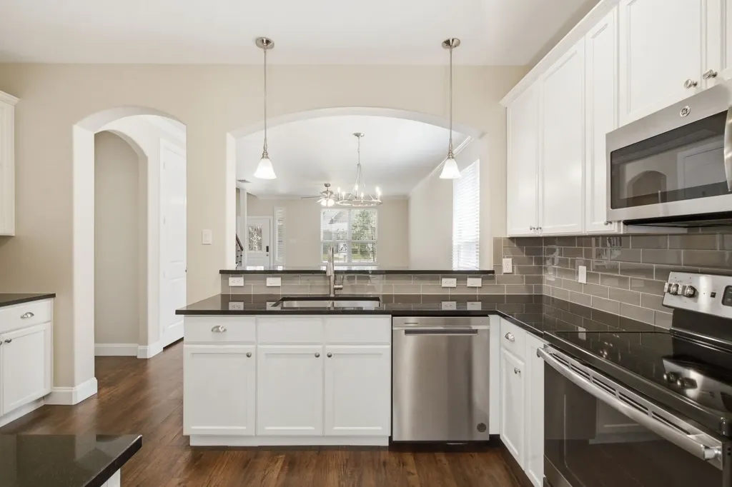 5221 Park Drive River Oaks TX 76114