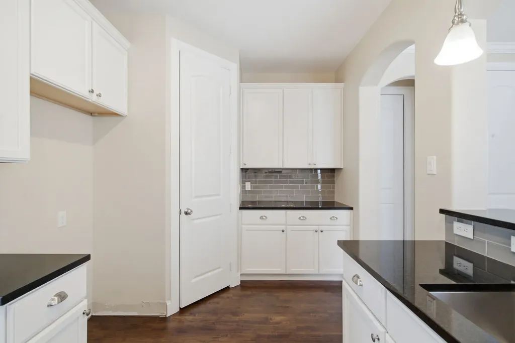 5221 Park Drive River Oaks TX 76114