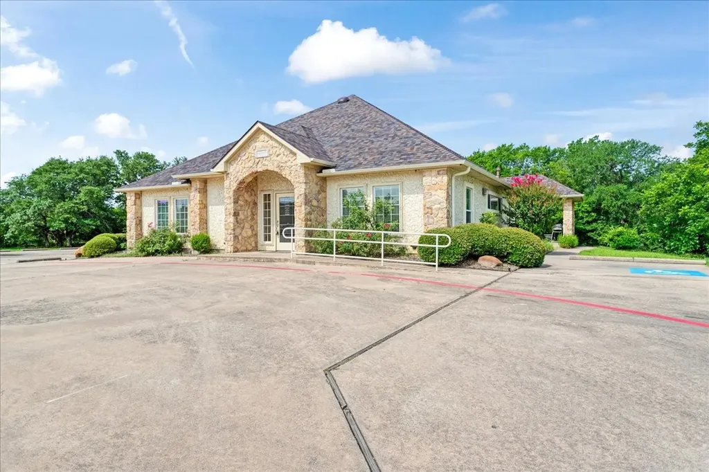 600 N Crockett Street Sherman TX 75090