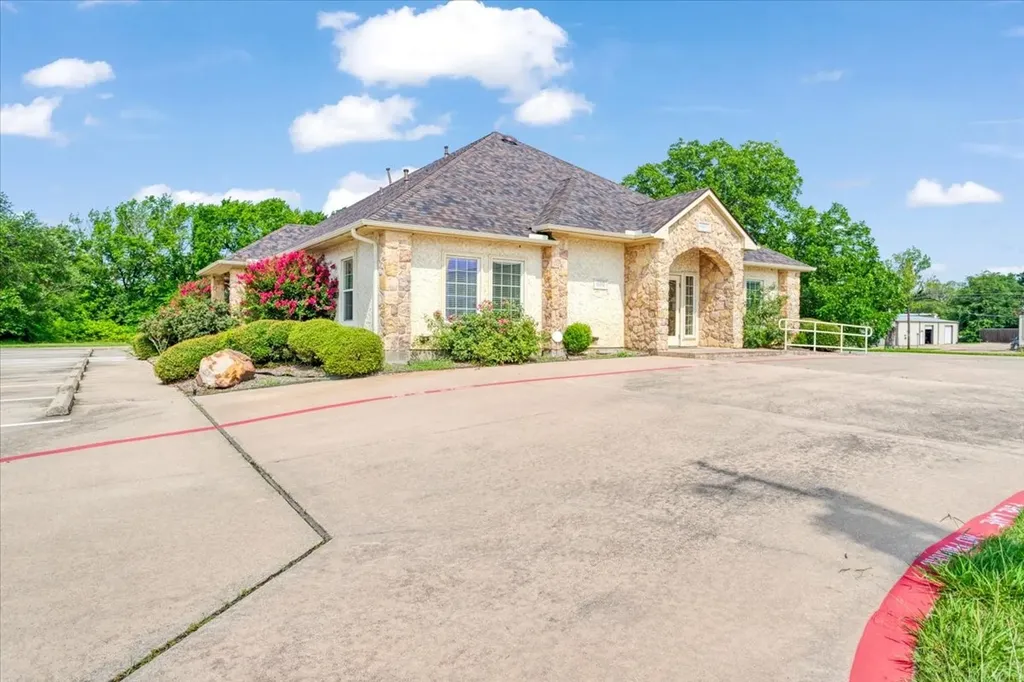 600 N Crockett Street Sherman TX 75090