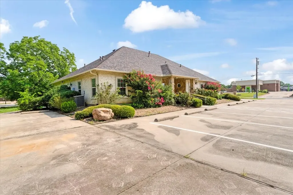 600 N Crockett Street Sherman TX 75090