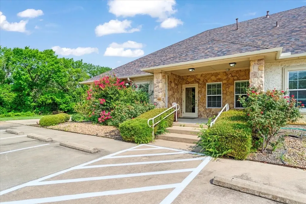 600 N Crockett Street Sherman TX 75090