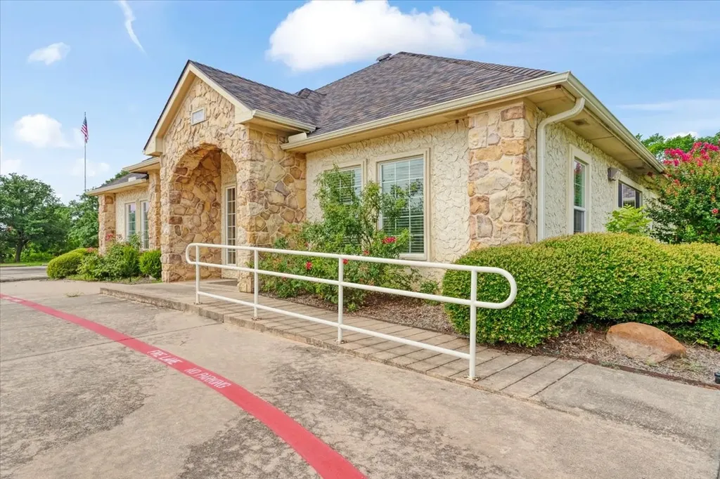600 N Crockett Street Sherman TX 75090