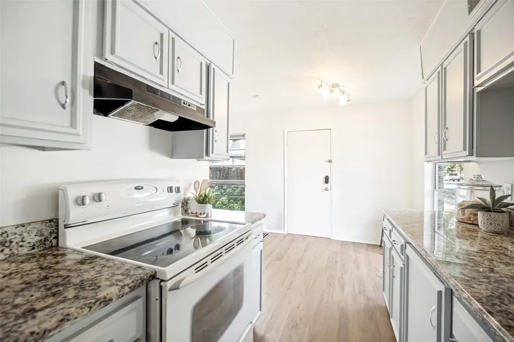 13747 Flagstone Lane Dallas TX 75240