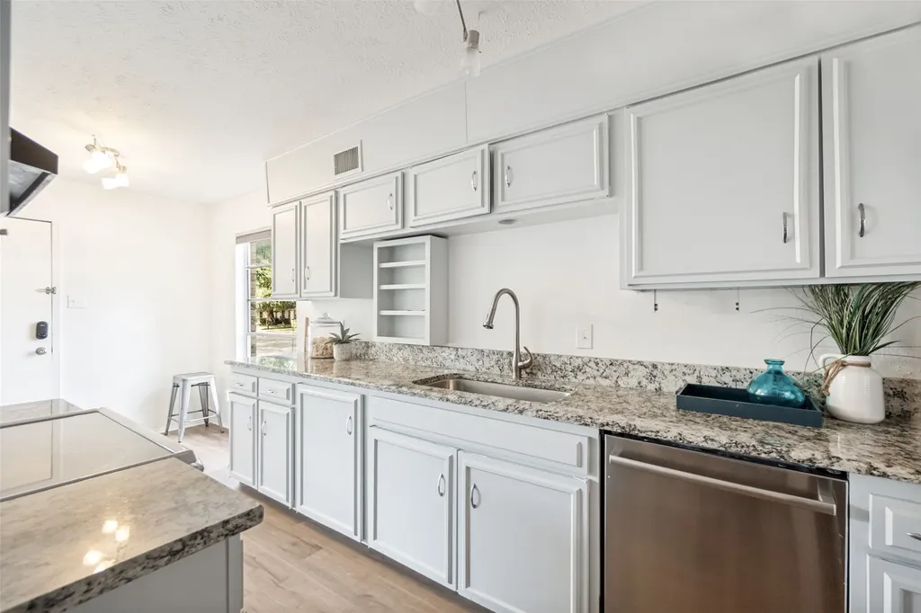 13747 Flagstone Lane Dallas TX 75240