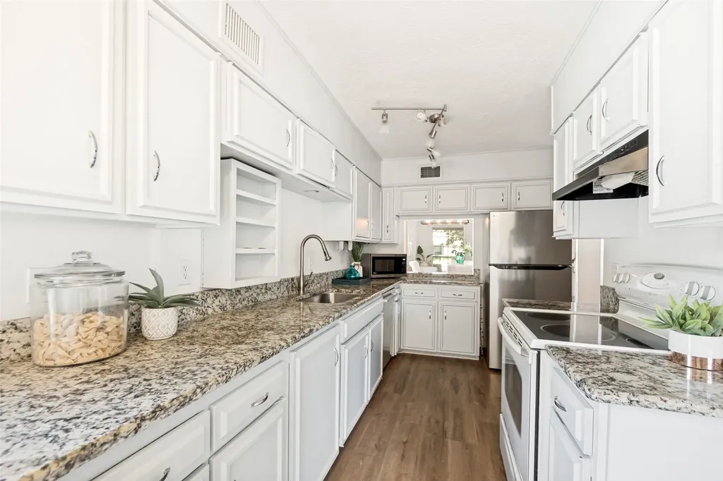 13747 Flagstone Lane Dallas TX 75240