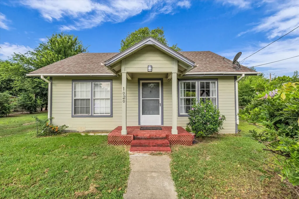1020 Fisher Street Bellmead TX 76705