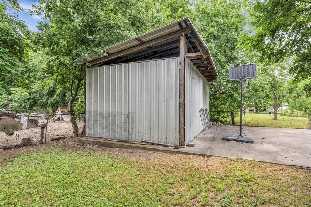 1020 Fisher Street Bellmead TX 76705