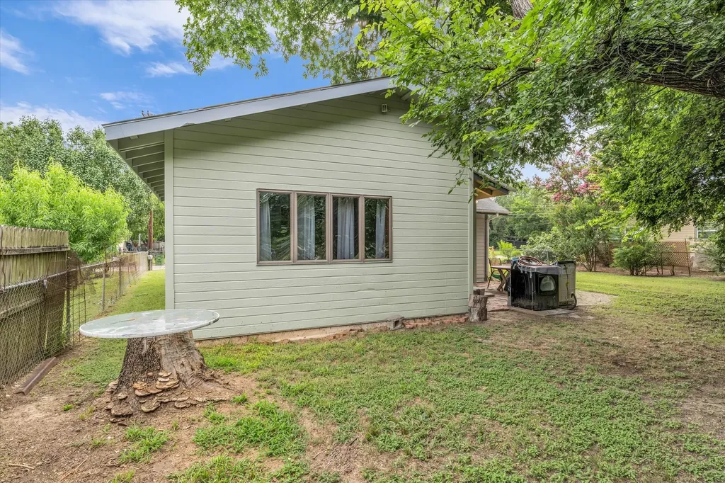1020 Fisher Street Bellmead TX 76705