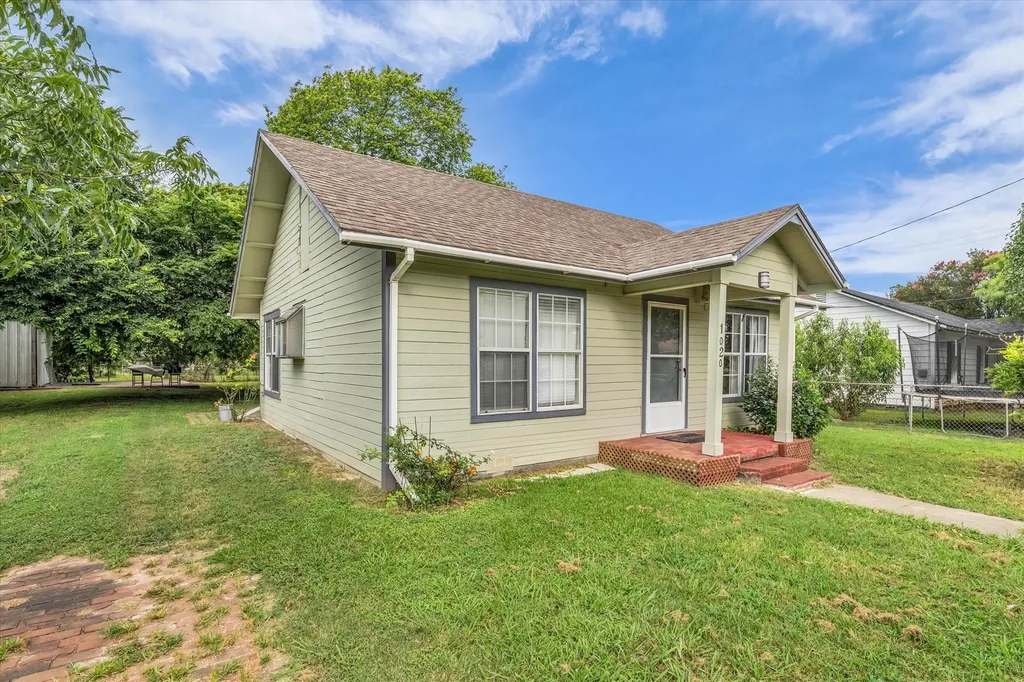 1020 Fisher Street Bellmead TX 76705