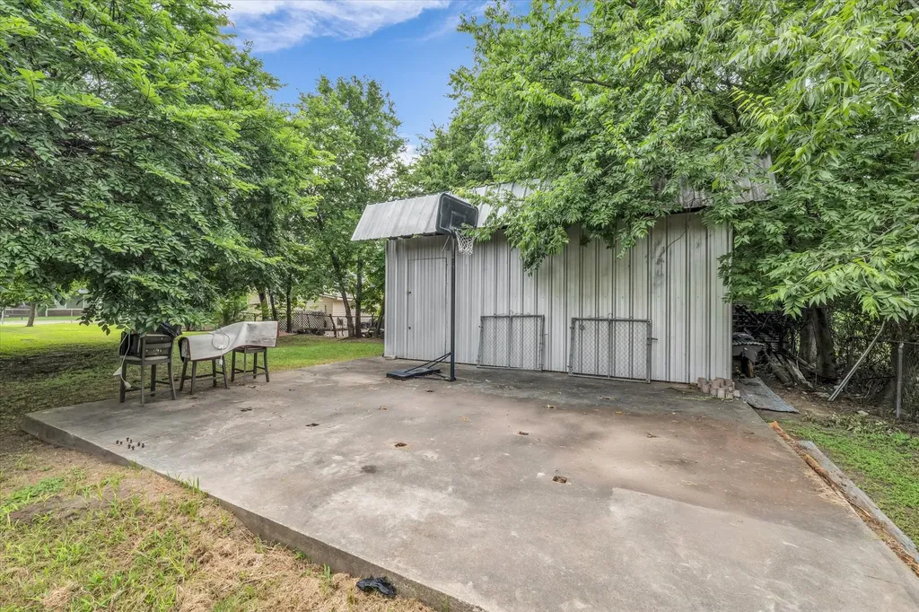 1020 Fisher Street Bellmead TX 76705
