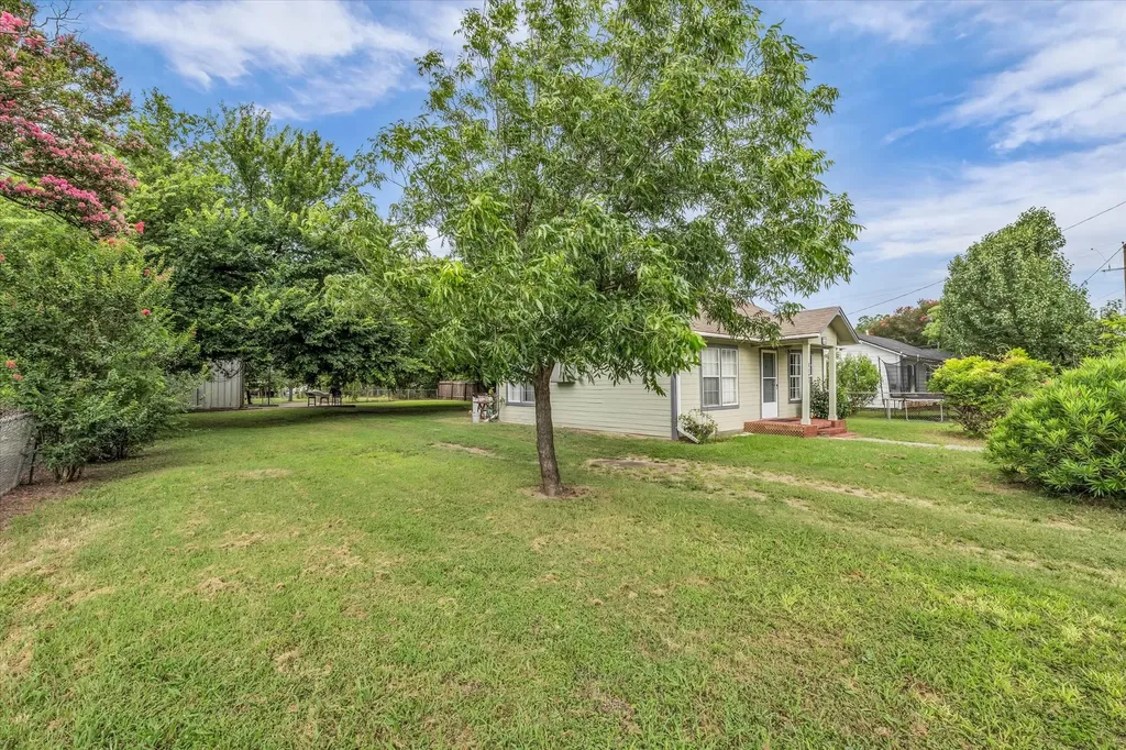 1020 Fisher Street Bellmead TX 76705