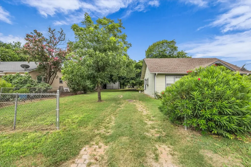 1020 Fisher Street Bellmead TX 76705