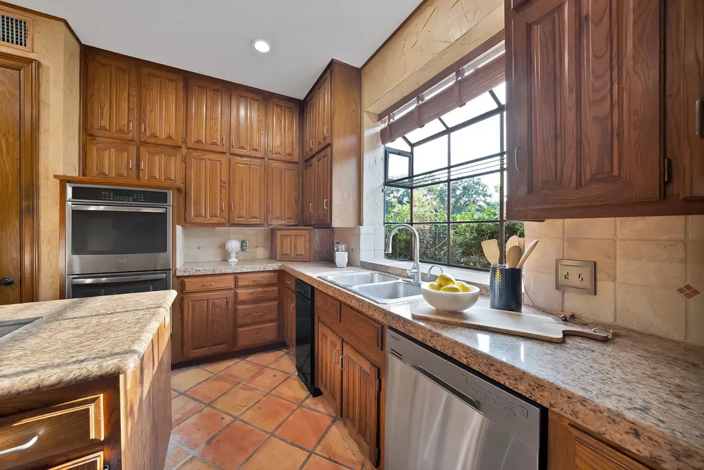 2714 Ridge Top Lane Arlington TX 76006