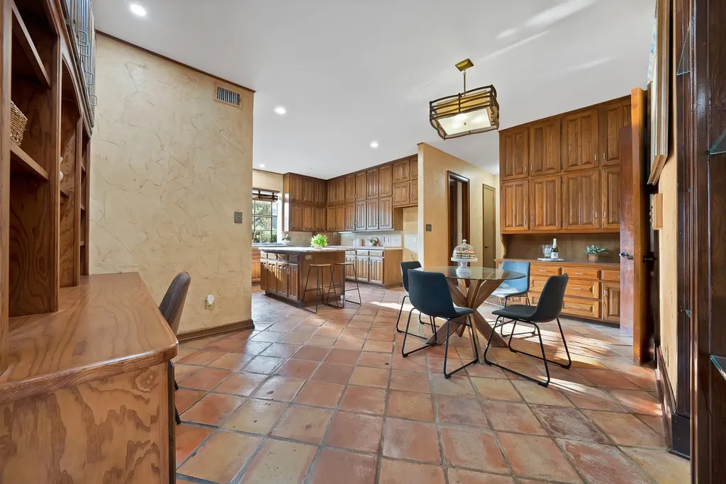 2714 Ridge Top Lane Arlington TX 76006