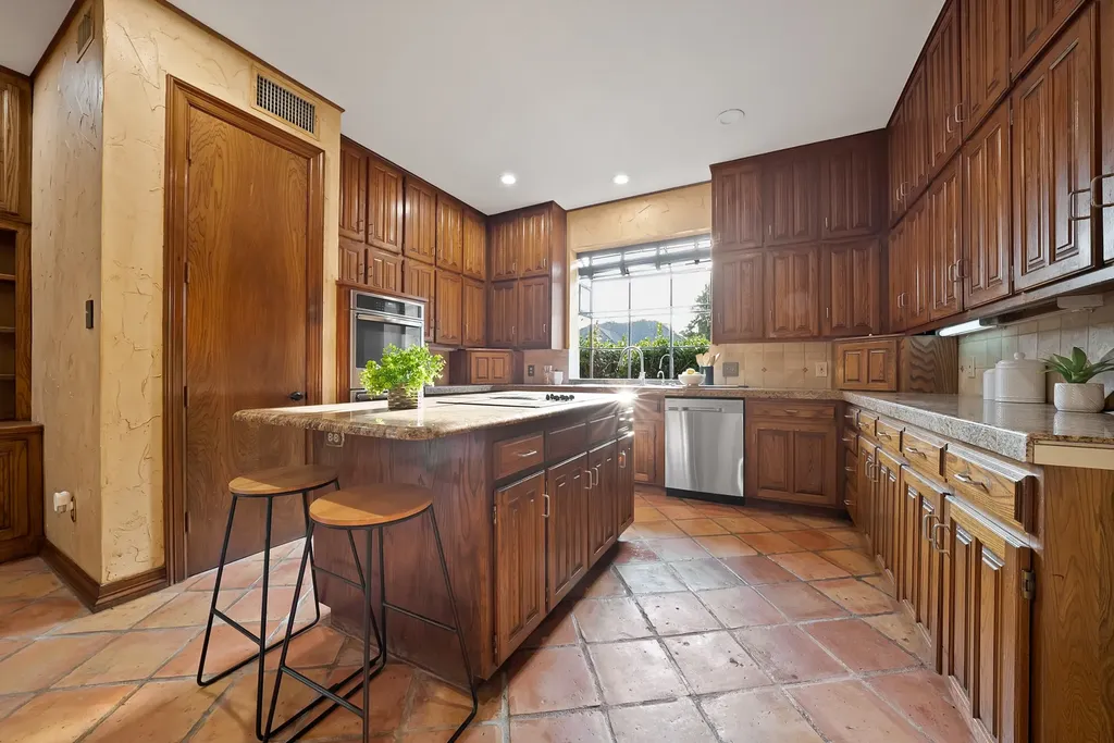 2714 Ridge Top Lane Arlington TX 76006
