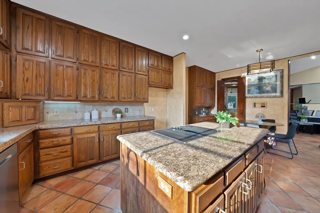 2714 Ridge Top Lane Arlington TX 76006