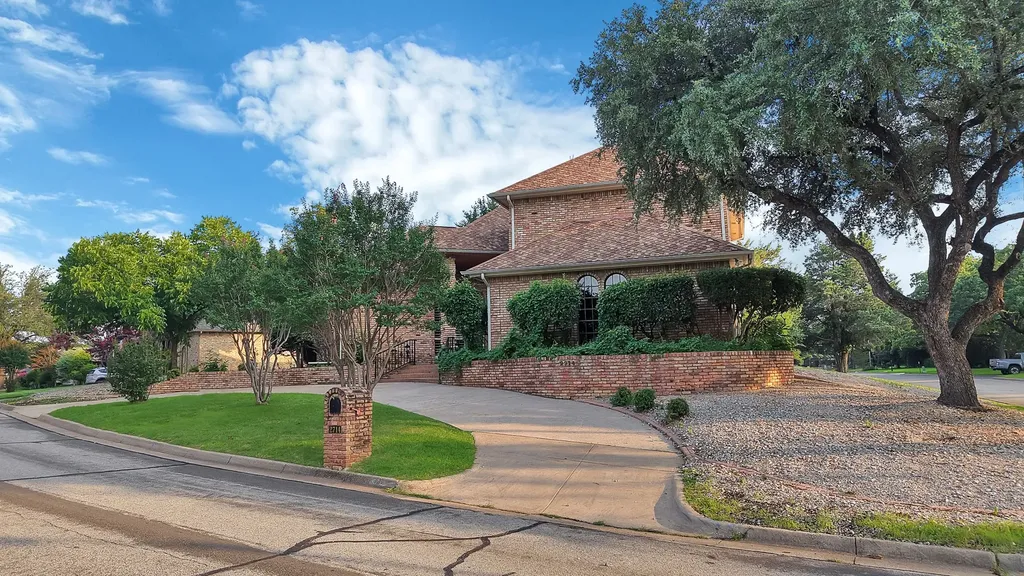 2714 Ridge Top Lane Arlington TX 76006