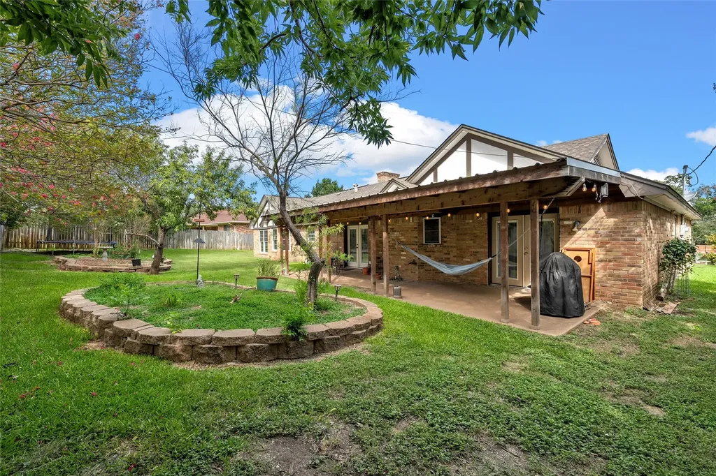 8202 Whippoorwill Drive Woodway TX 76712