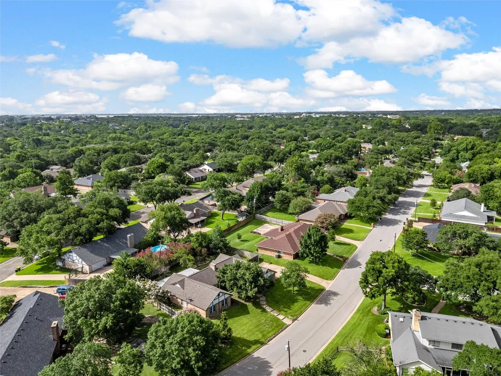 8202 Whippoorwill Drive Woodway TX 76712
