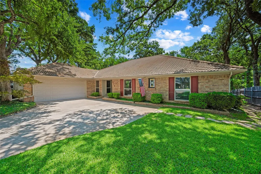 429 Rolling Hills Trail Arlington TX 76011