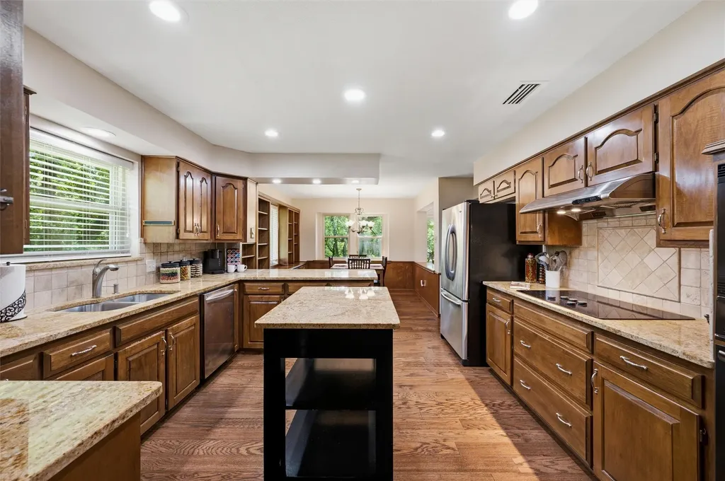 429 Rolling Hills Trail Arlington TX 76011