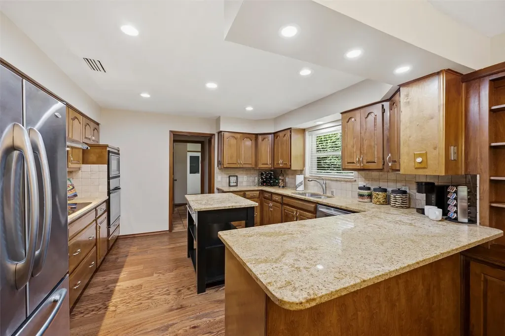 429 Rolling Hills Trail Arlington TX 76011