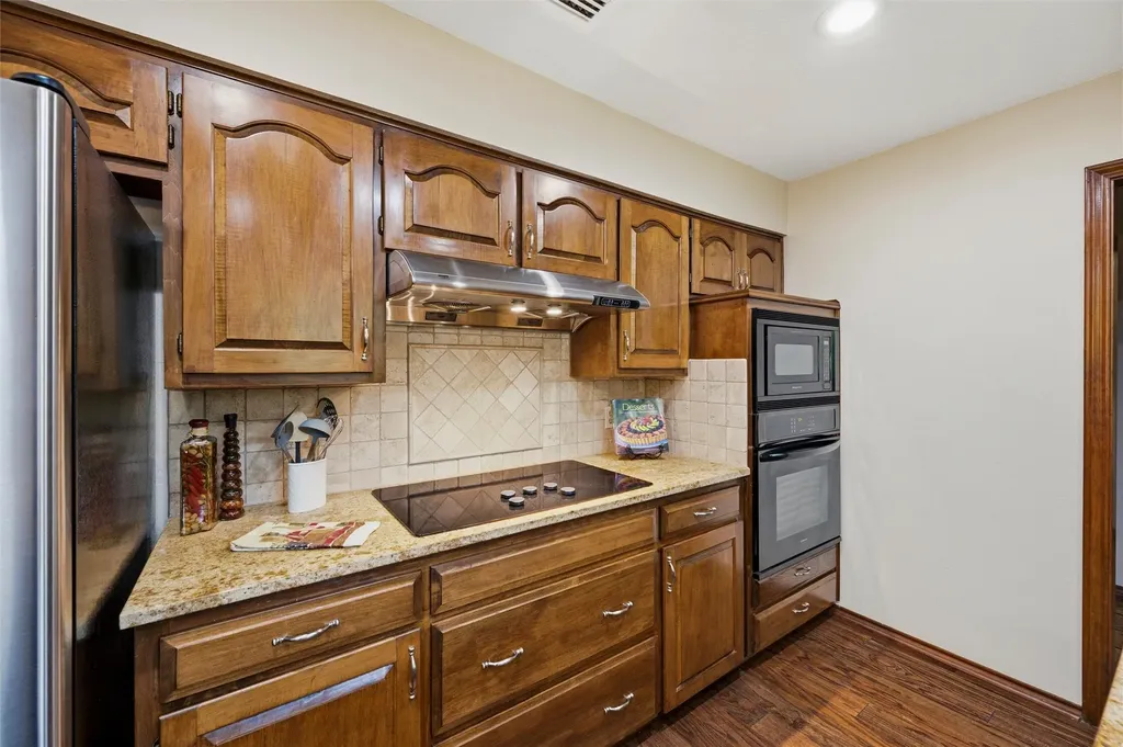 429 Rolling Hills Trail Arlington TX 76011