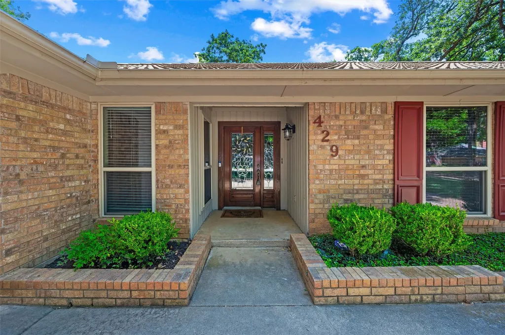 429 Rolling Hills Trail Arlington TX 76011