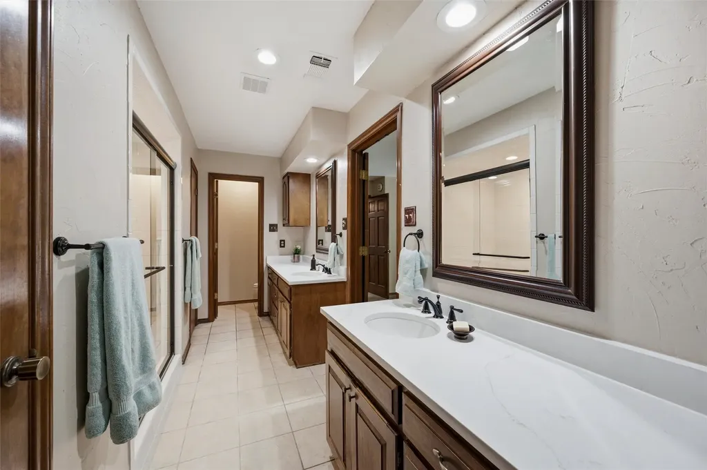429 Rolling Hills Trail Arlington TX 76011