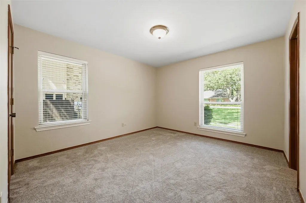 429 Rolling Hills Trail Arlington TX 76011
