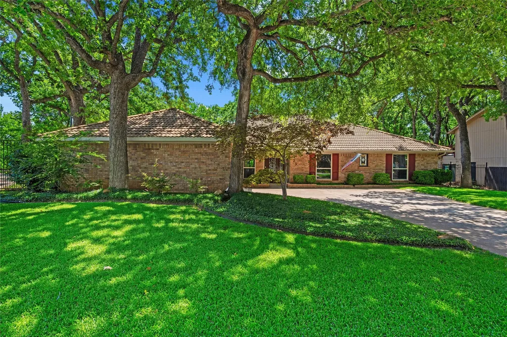 429 Rolling Hills Trail Arlington TX 76011