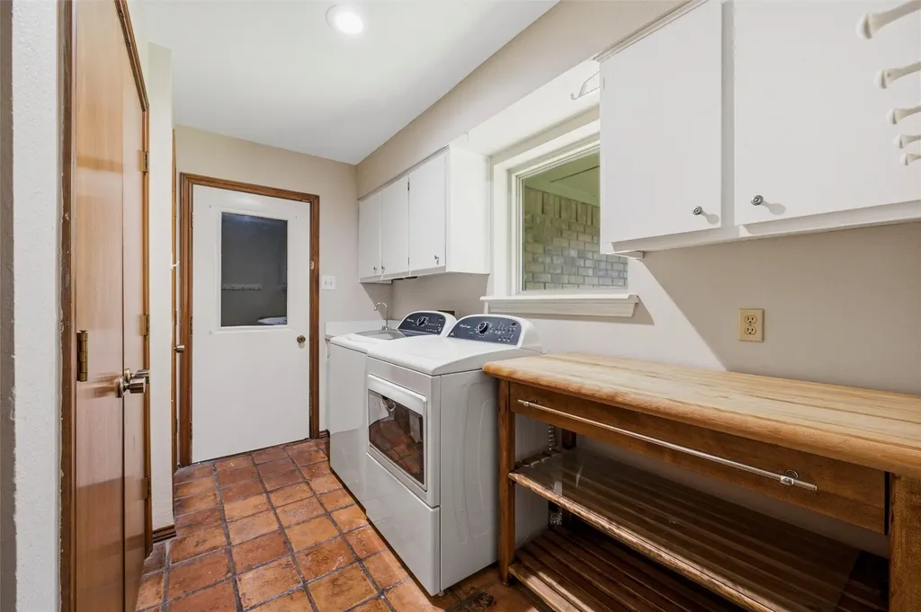 429 Rolling Hills Trail Arlington TX 76011