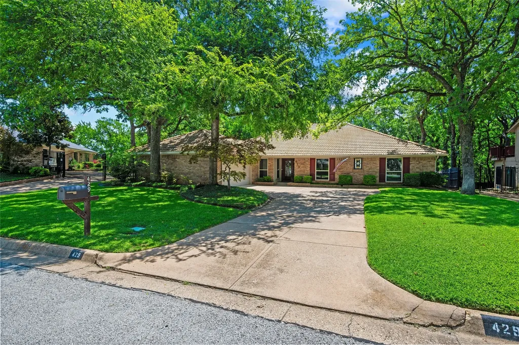 429 Rolling Hills Trail Arlington TX 76011