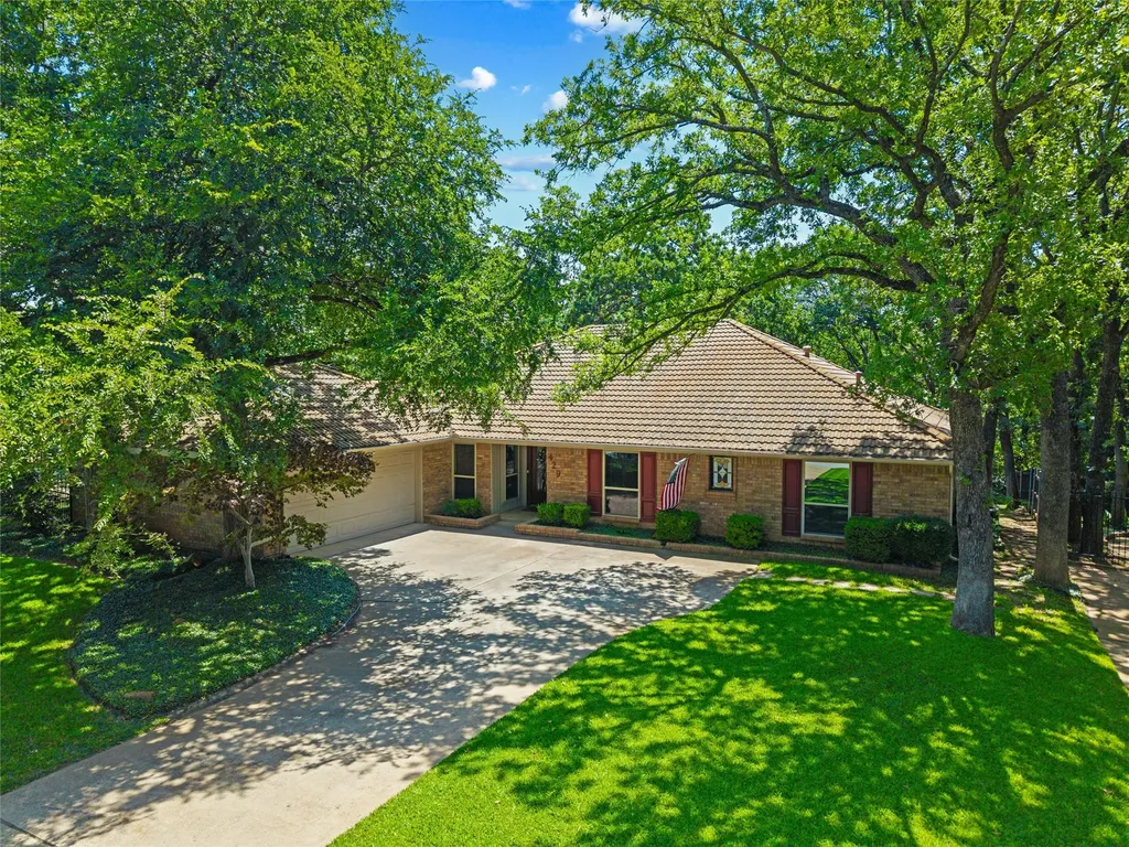 429 Rolling Hills Trail Arlington TX 76011