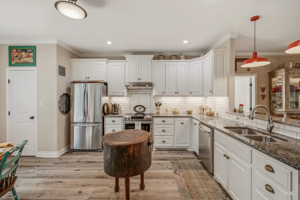 805 Anglers Ridge Bluff Dale TX 76433