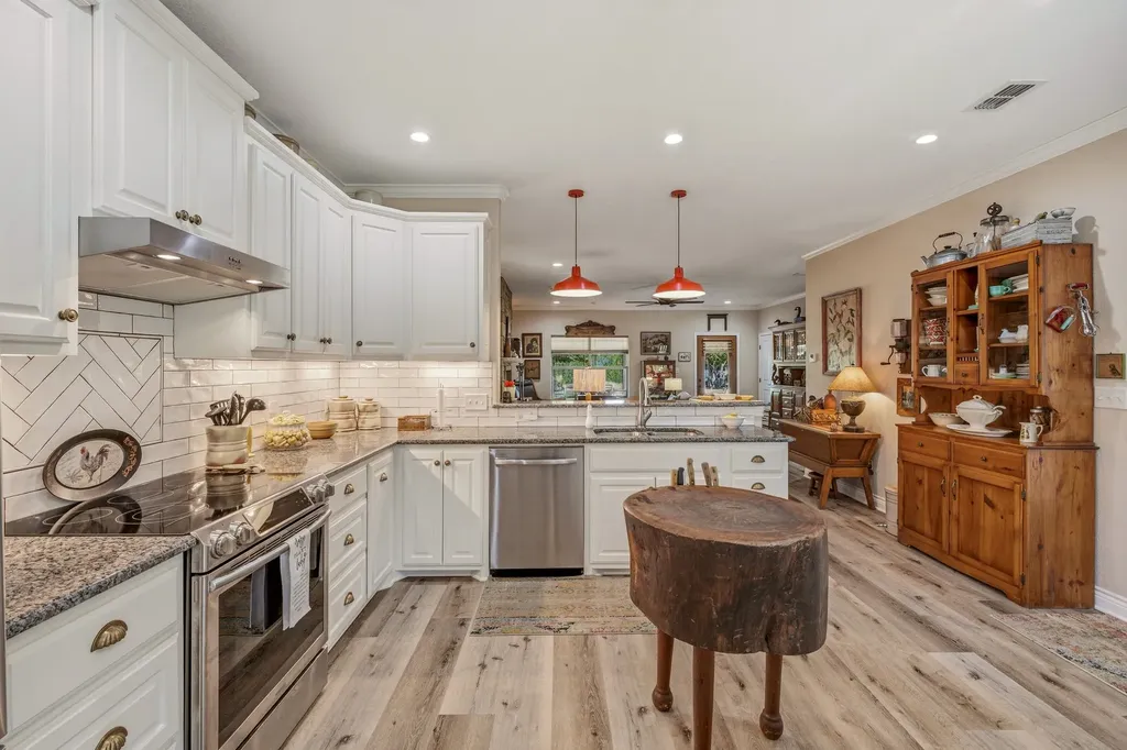 805 Anglers Ridge Bluff Dale TX 76433