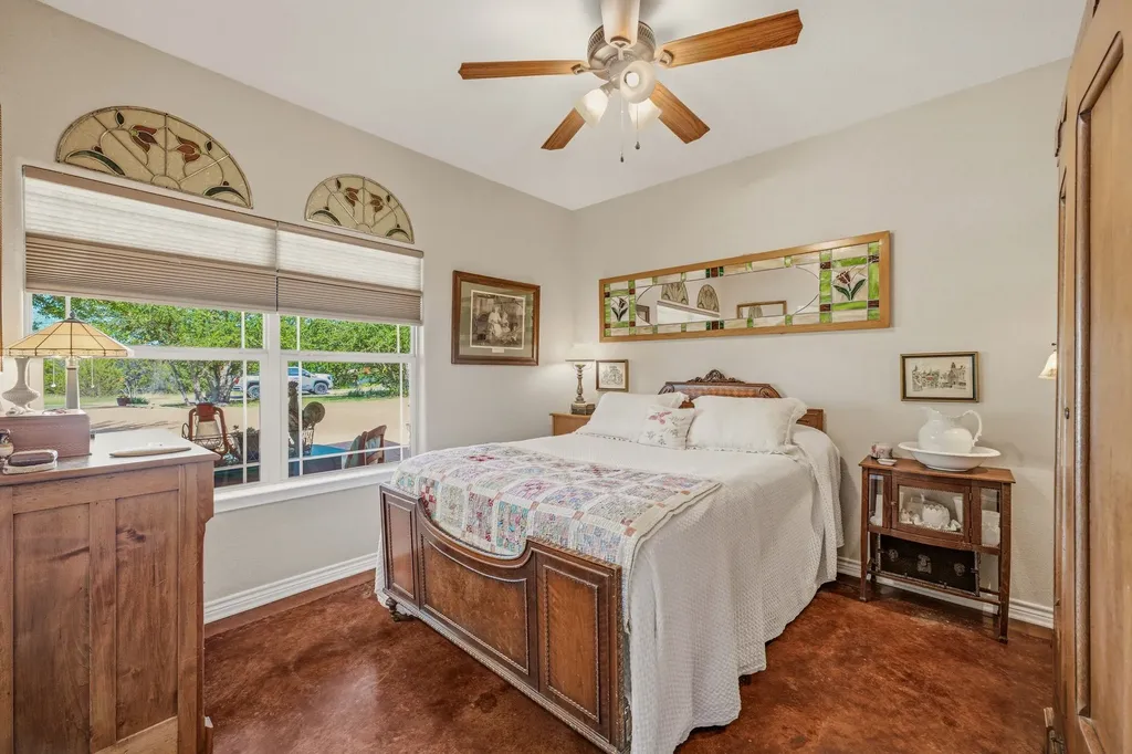 805 Anglers Ridge Bluff Dale TX 76433