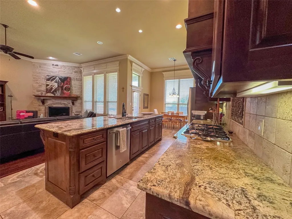 1100 Wessex Drive Woodway TX 76712