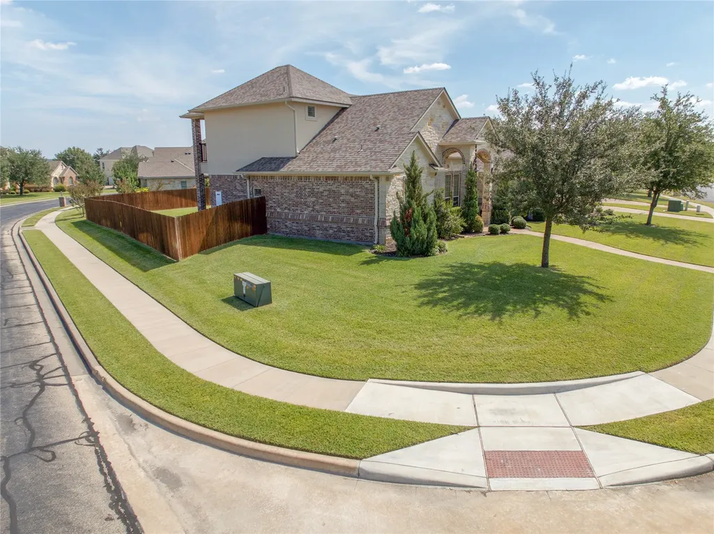 1100 Wessex Drive Woodway TX 76712