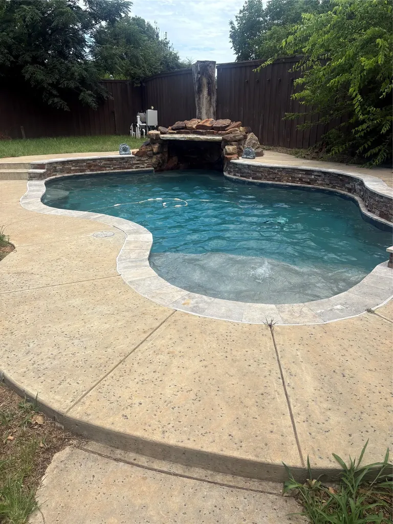 106 E Shady Grove Road Grand Prairie TX 75050