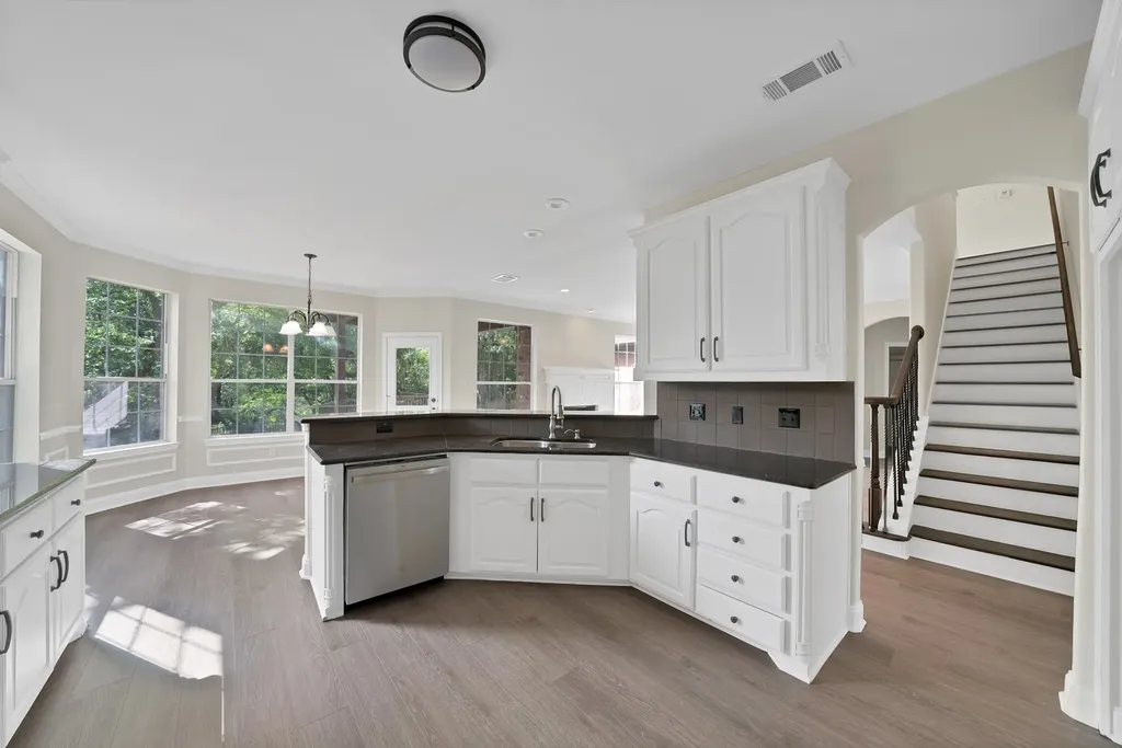 2770 S Lakeview Drive Cedar Hill TX 75104
