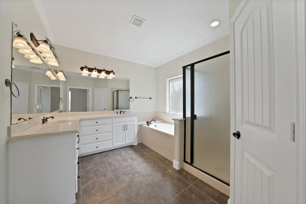 2770 S Lakeview Drive Cedar Hill TX 75104