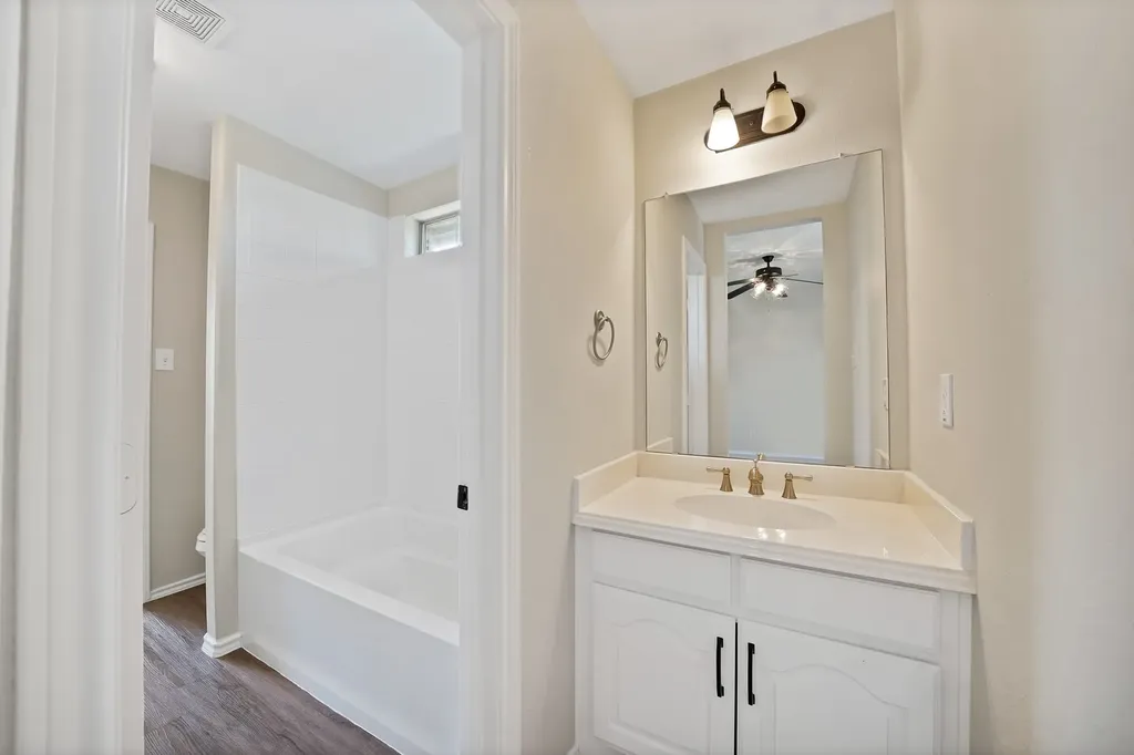 2770 S Lakeview Drive Cedar Hill TX 75104