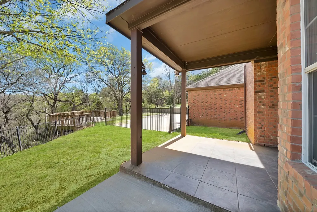 2770 S Lakeview Drive Cedar Hill TX 75104